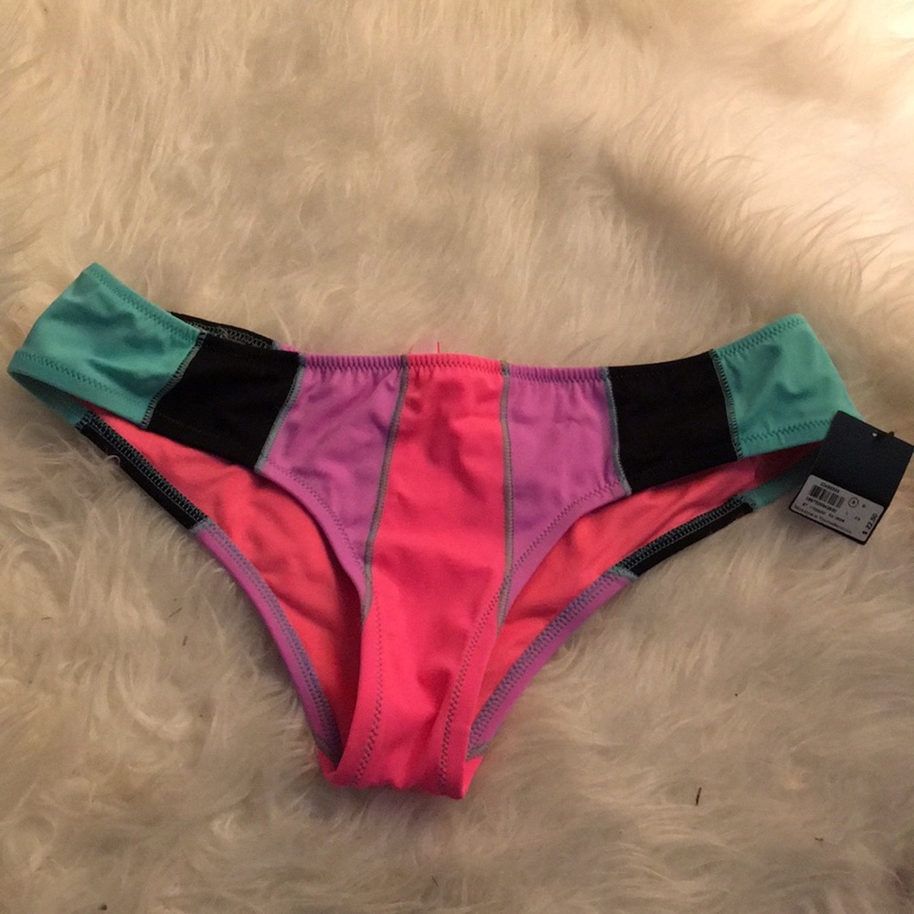Cheeky bottoms VS